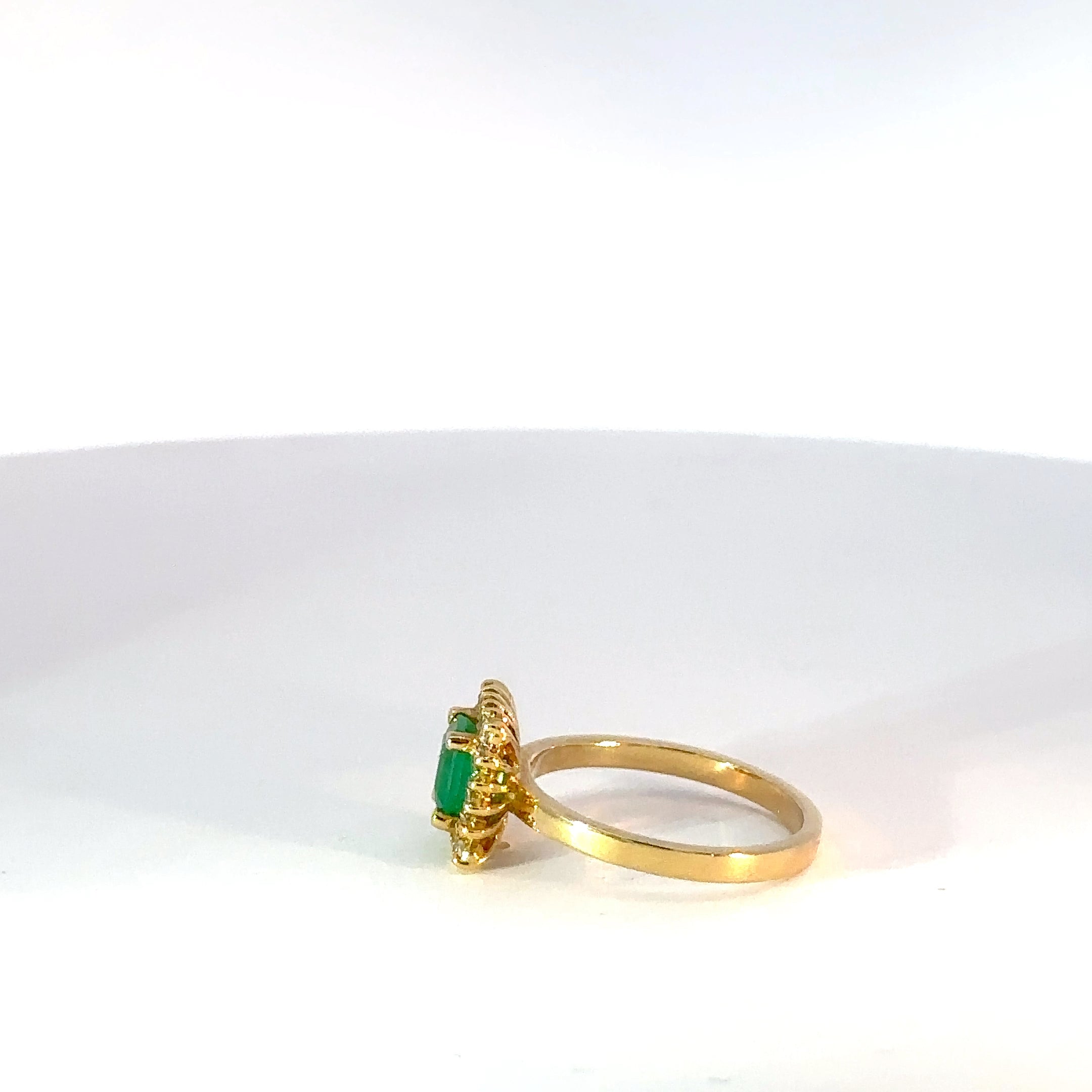 Anillo Lady Esmeralda y circones