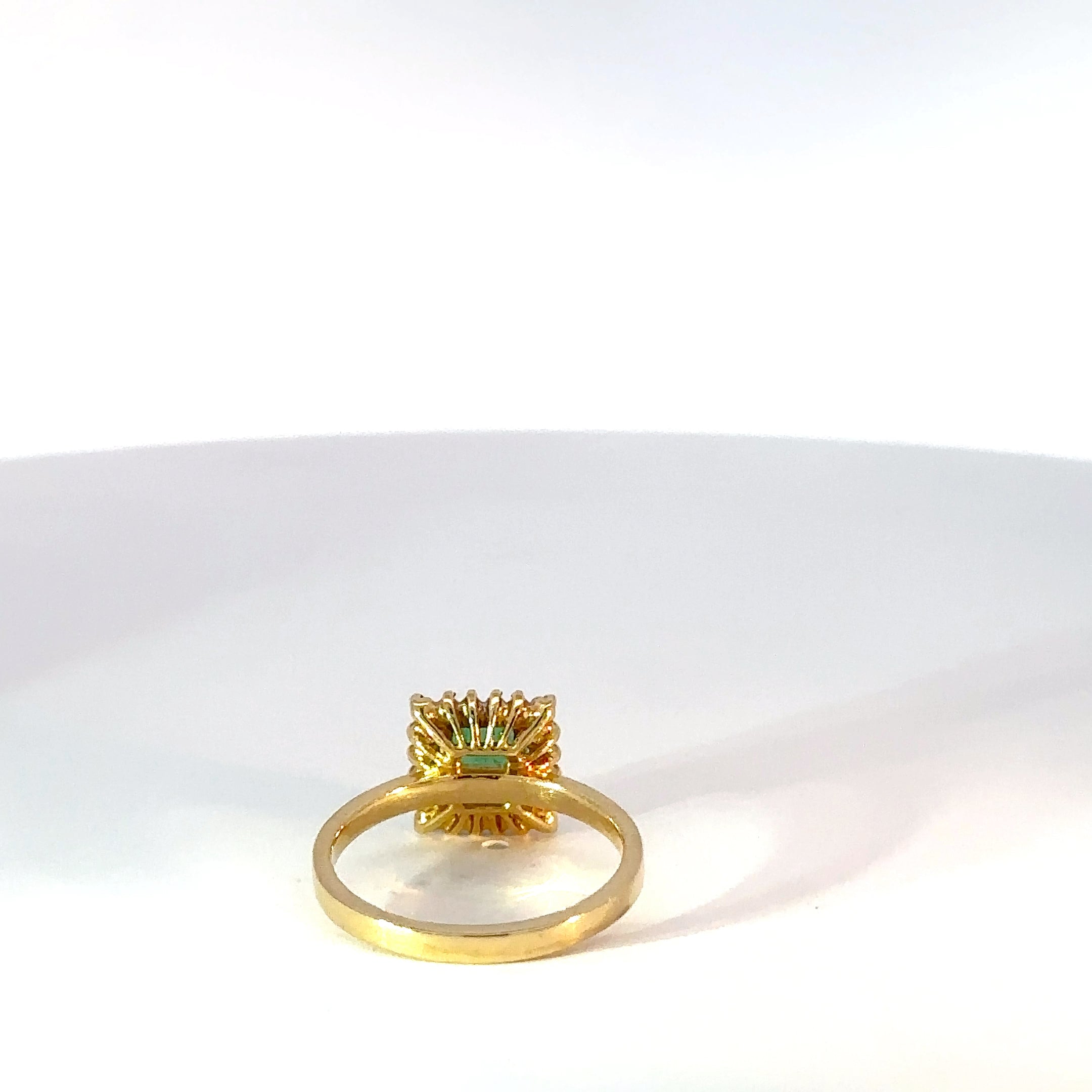 Anillo Lady Esmeralda y circones