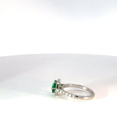 Anillo halo Esmeralda natural y diamantes