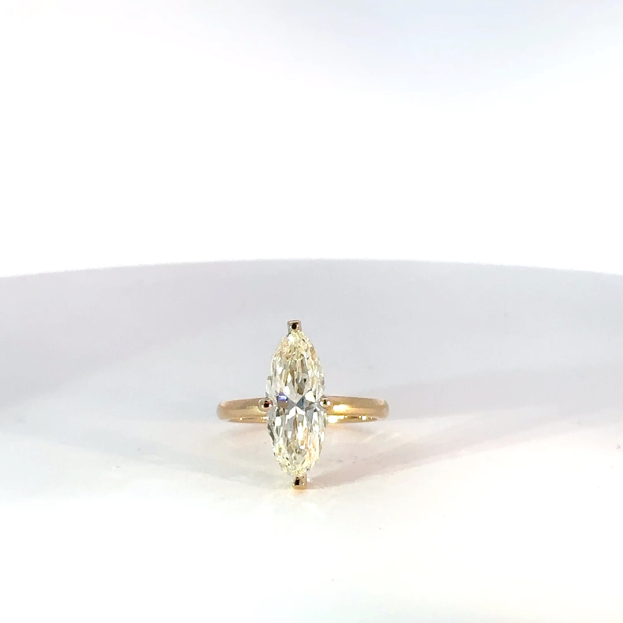 Anillo oro amarillo diamante marquiz