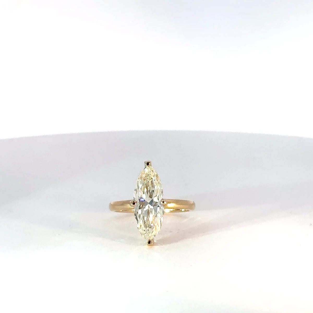 Anillo oro amarillo diamante marquiz