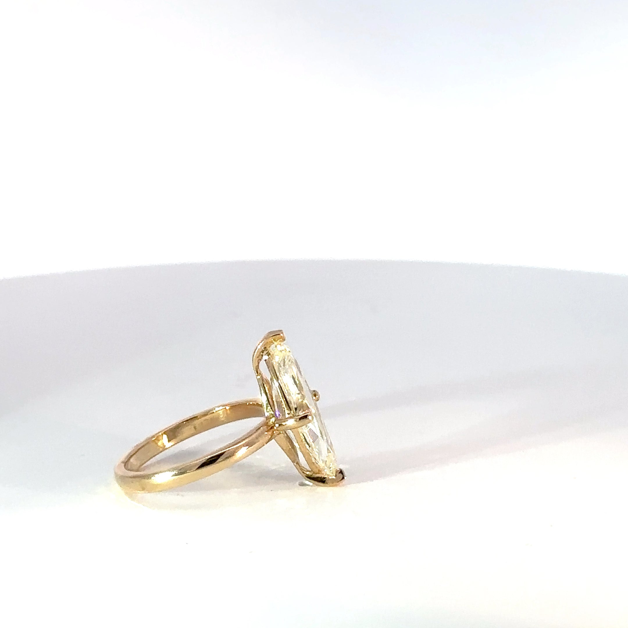 Anillo oro amarillo diamante marquiz