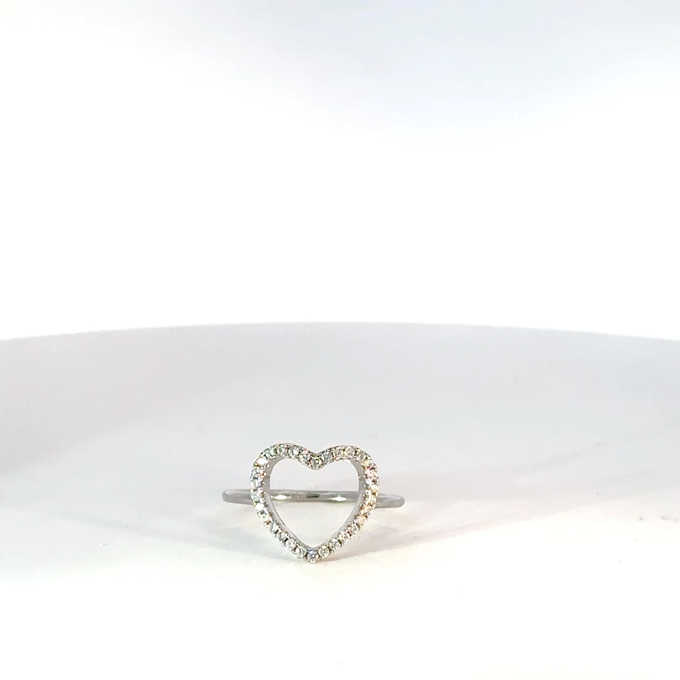 Anillo de plata corazón circones