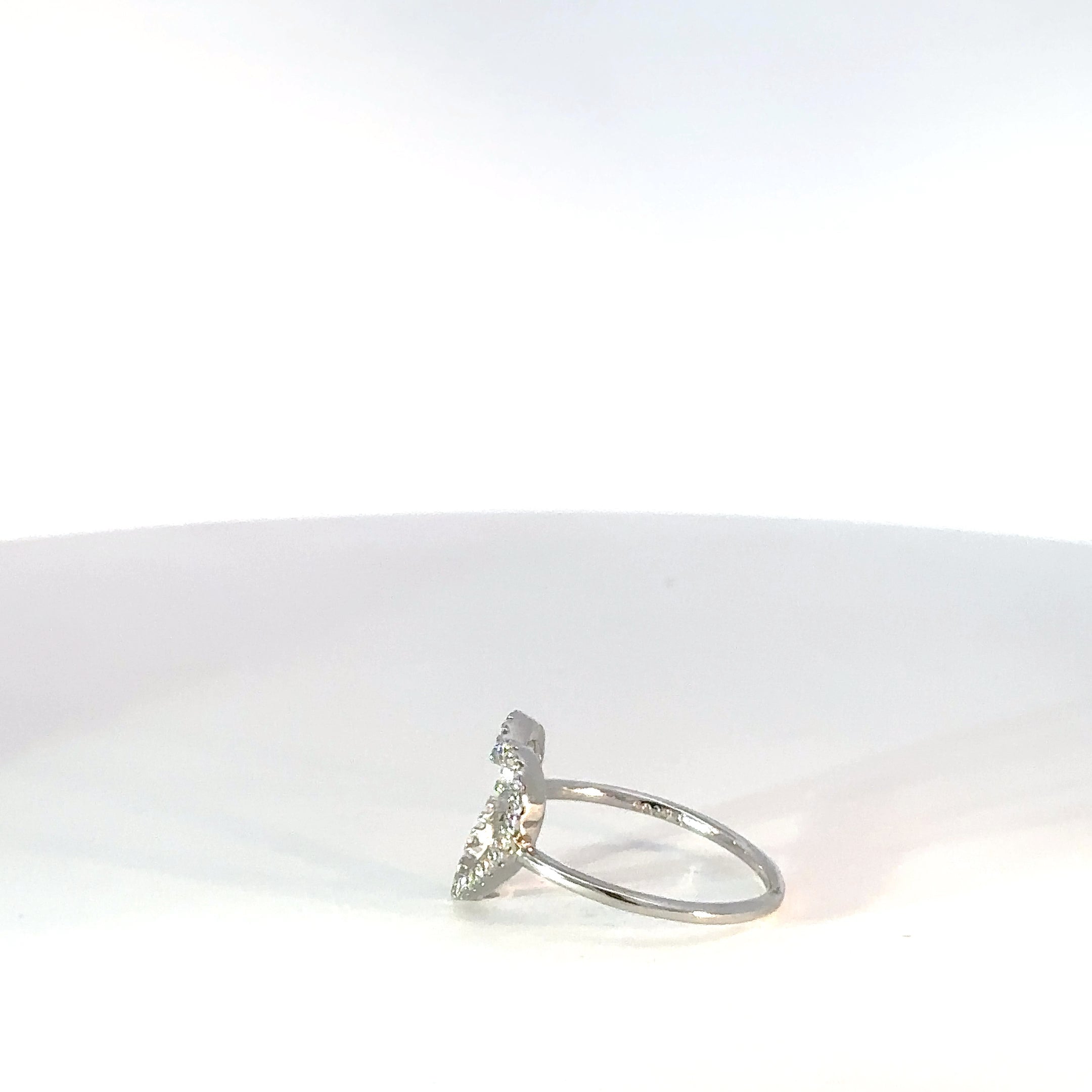 Anillo de plata corazón circones