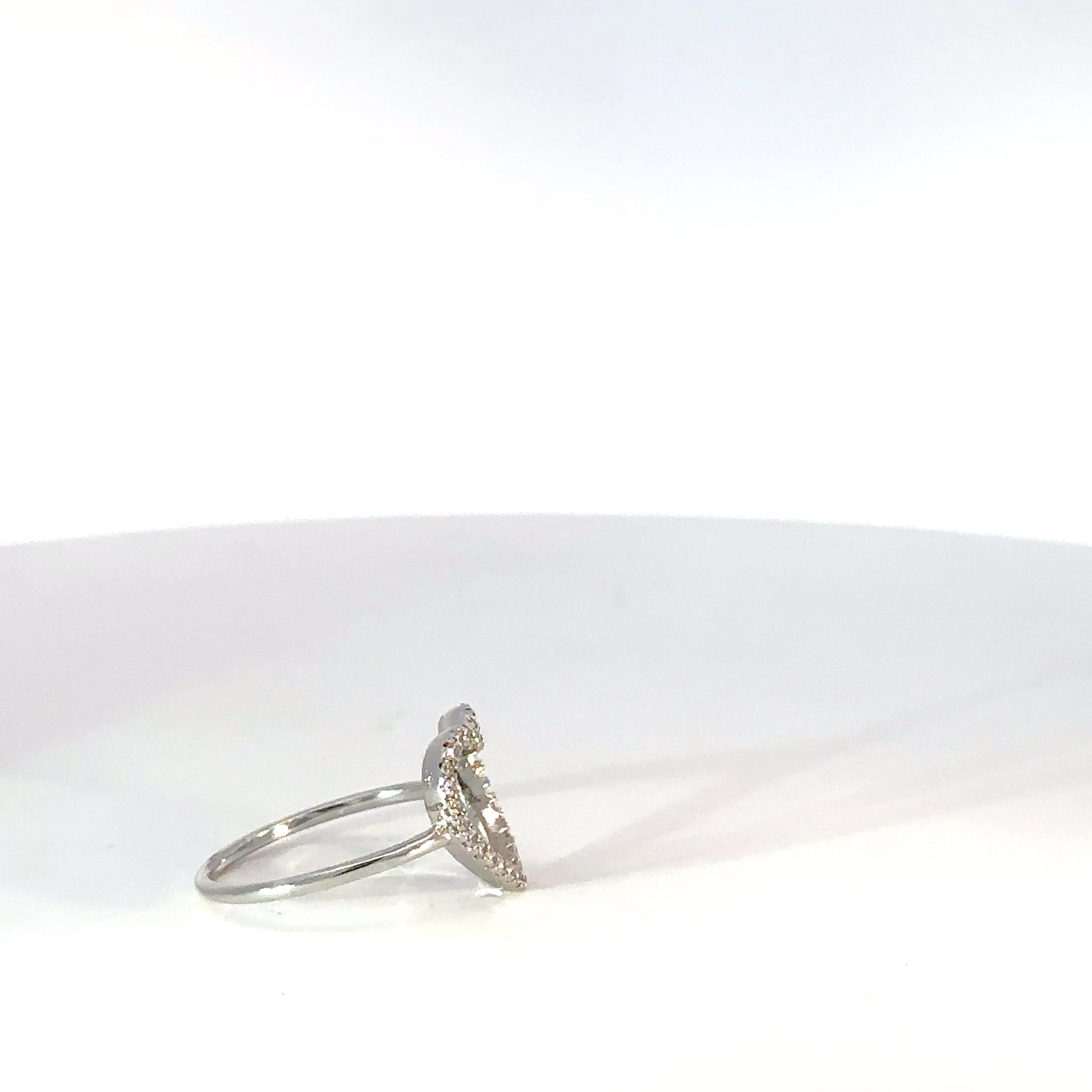 Anillo de plata corazón circones