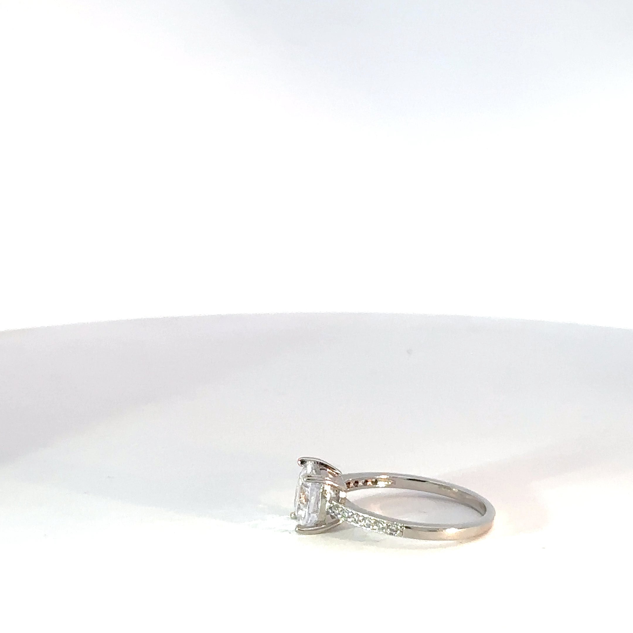 Anillo Solitario con Circones