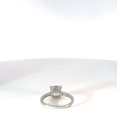 Anillo Solitario con Circones