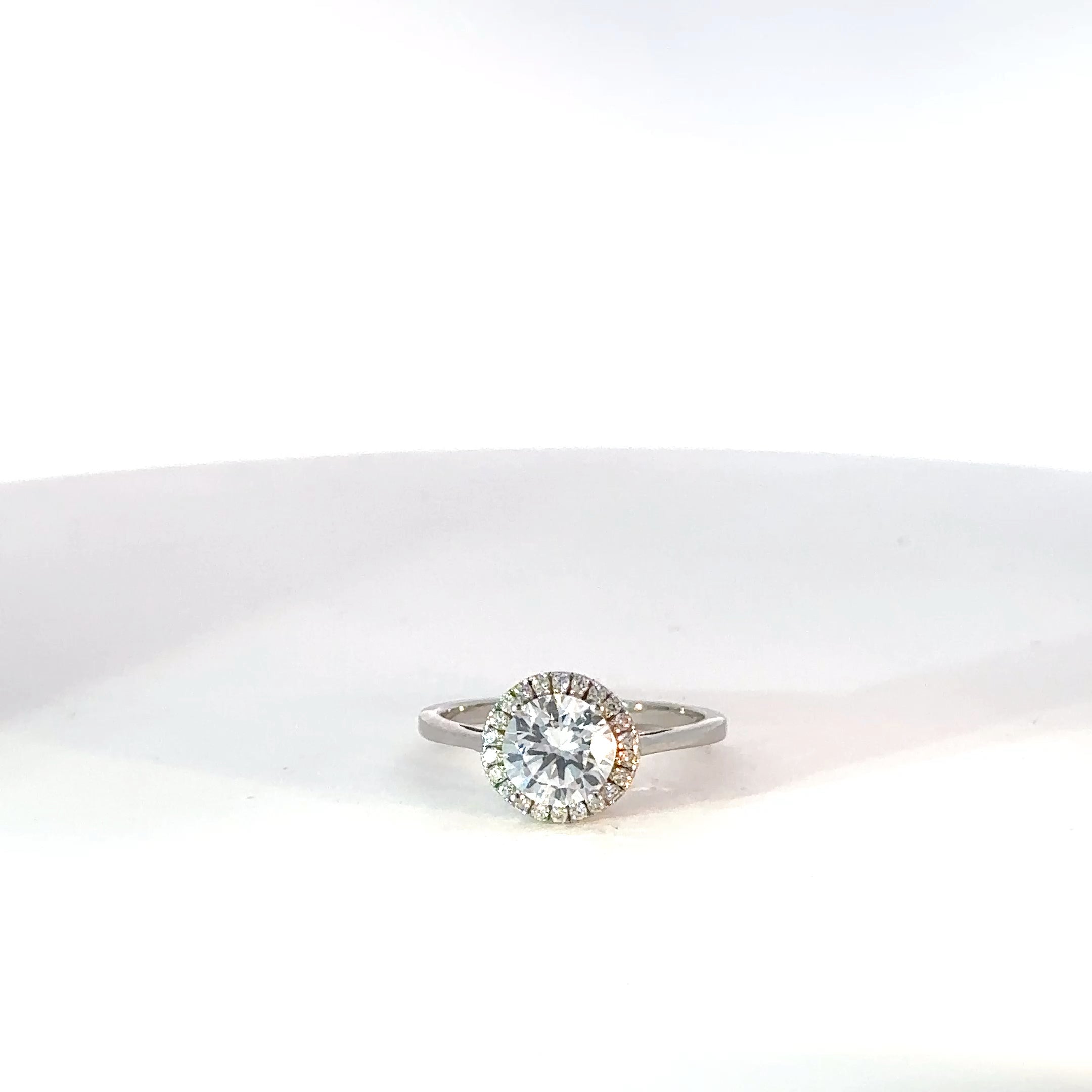 Anillo Solitario Cluster con Circones