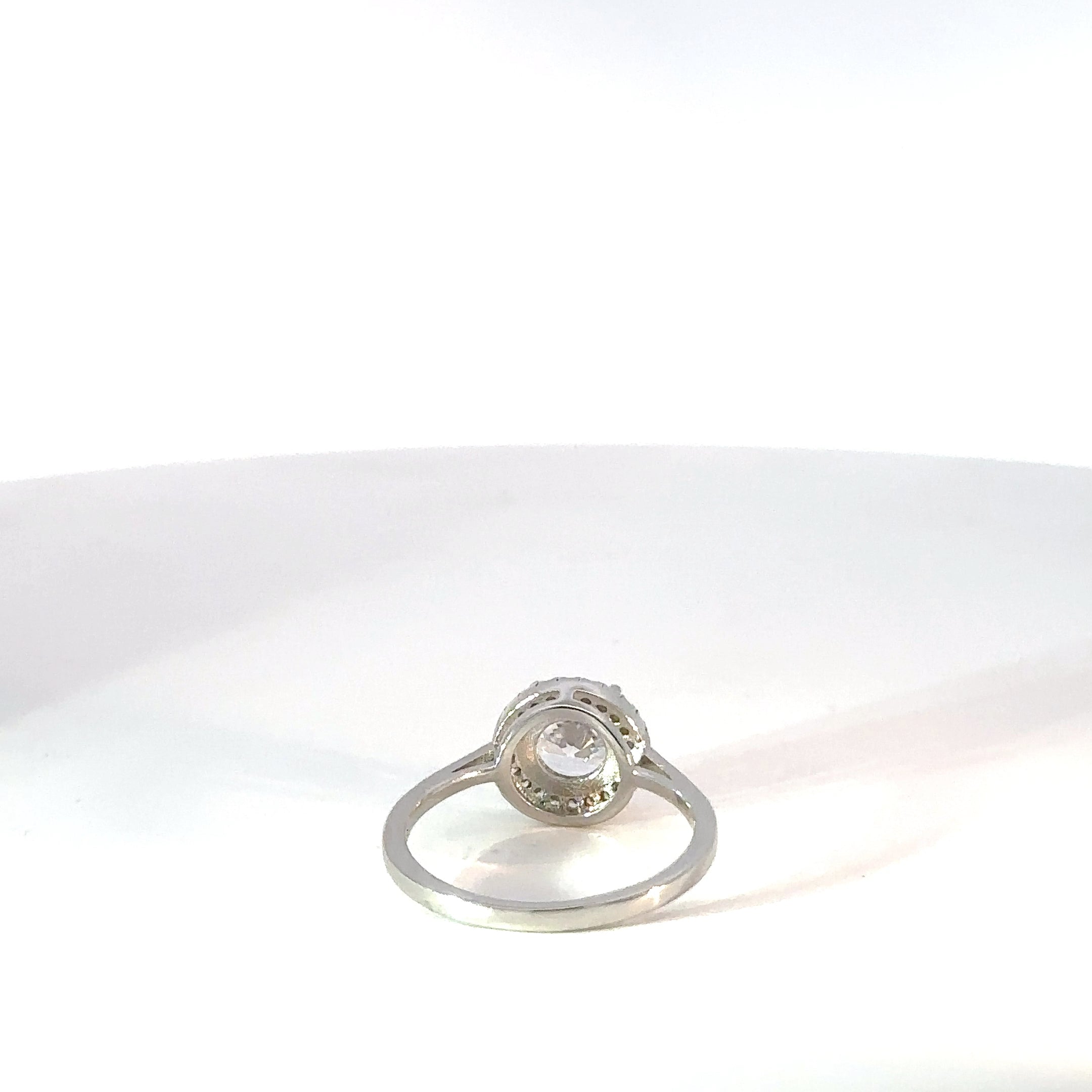 Anillo Solitario Cluster con Circones