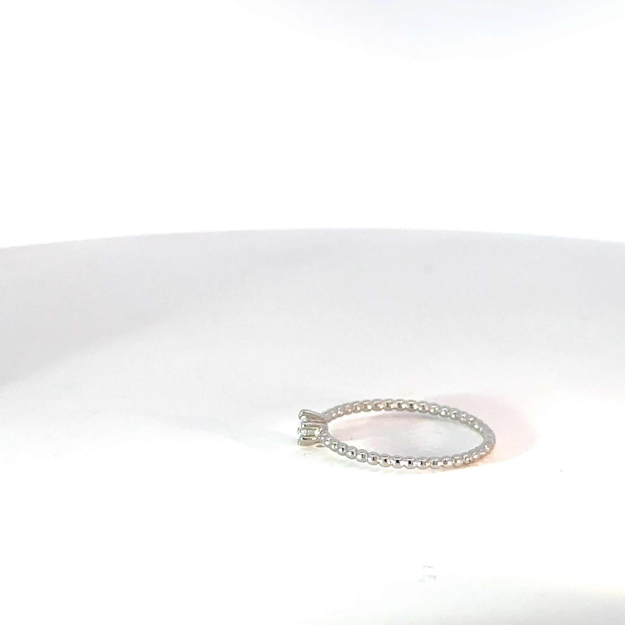 Anillo Solitario de Plata con circón