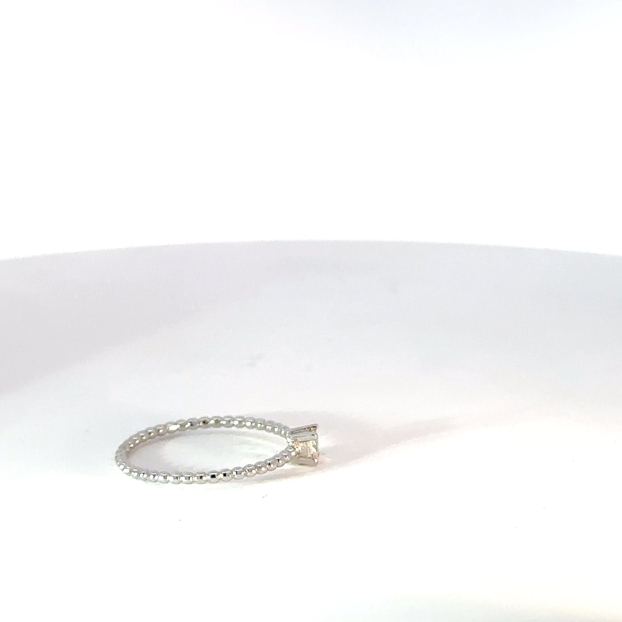 Anillo Solitario en Plata con circón