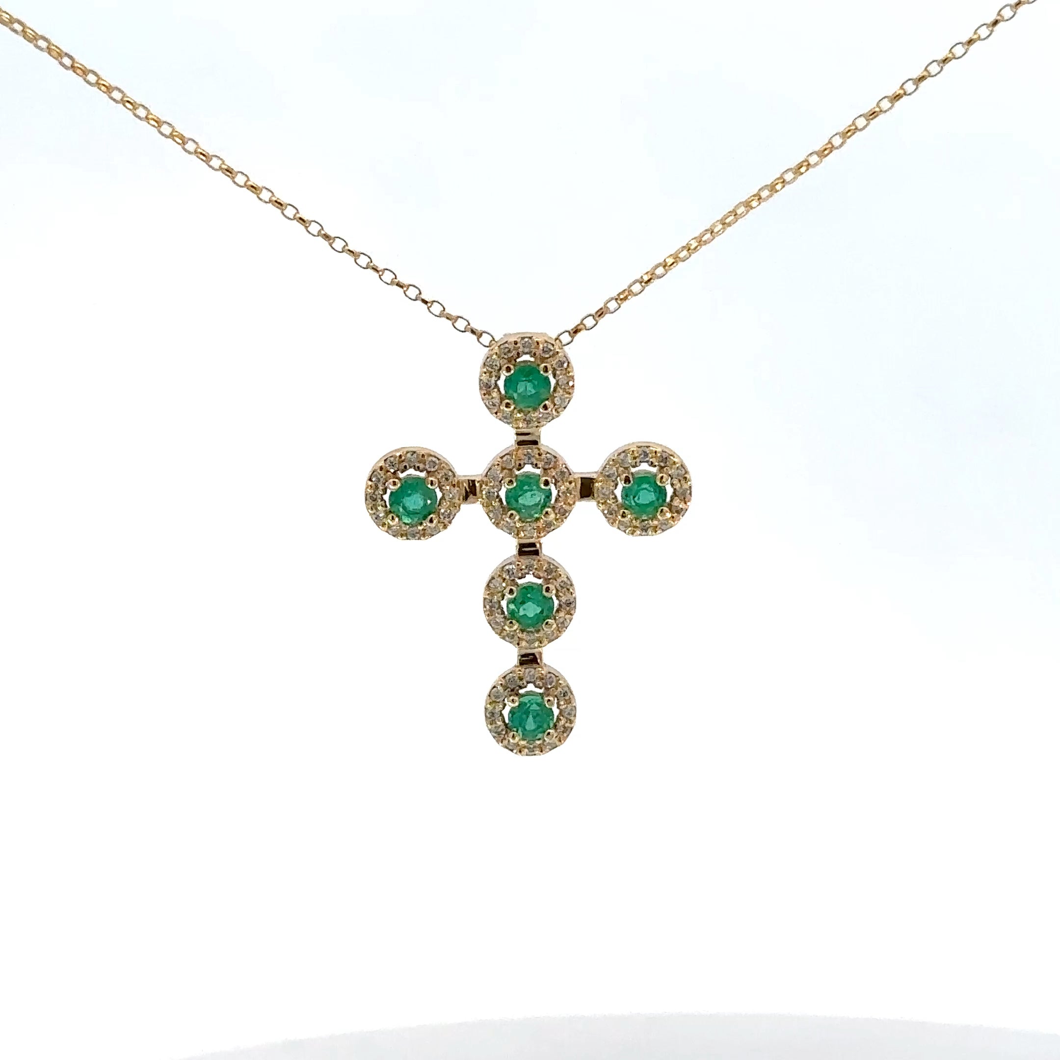 Dije de Cruz de Oro Amarillo y Esmeraldas