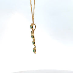 Dije de Cruz de Oro Amarillo y Esmeraldas