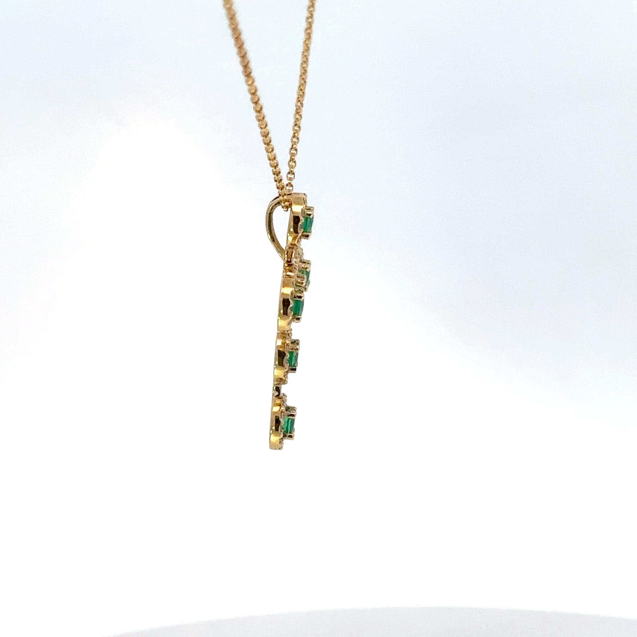 Dije de Cruz de Oro Amarillo y Esmeraldas