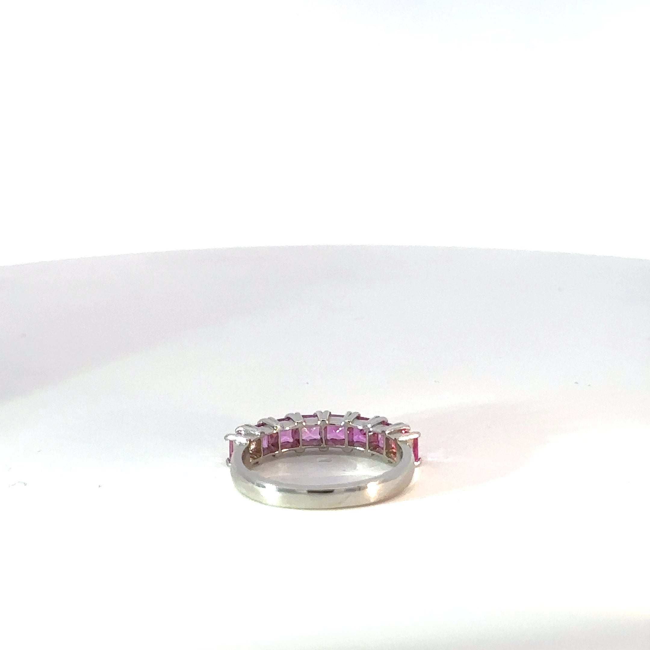 Anillo Cintillo en Plata con espinela de Colores