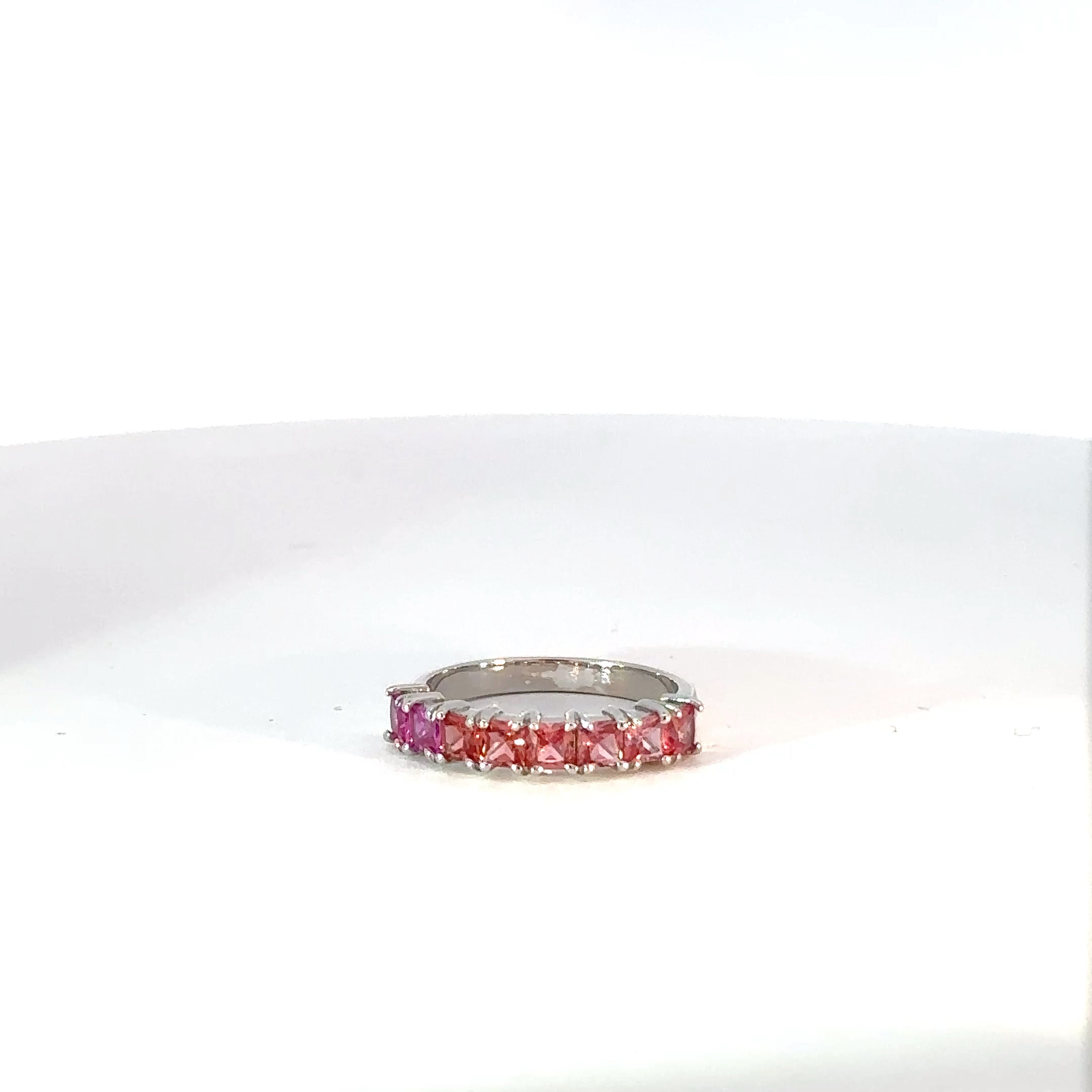 Anillo Cintillo en Plata con espinela de Colores