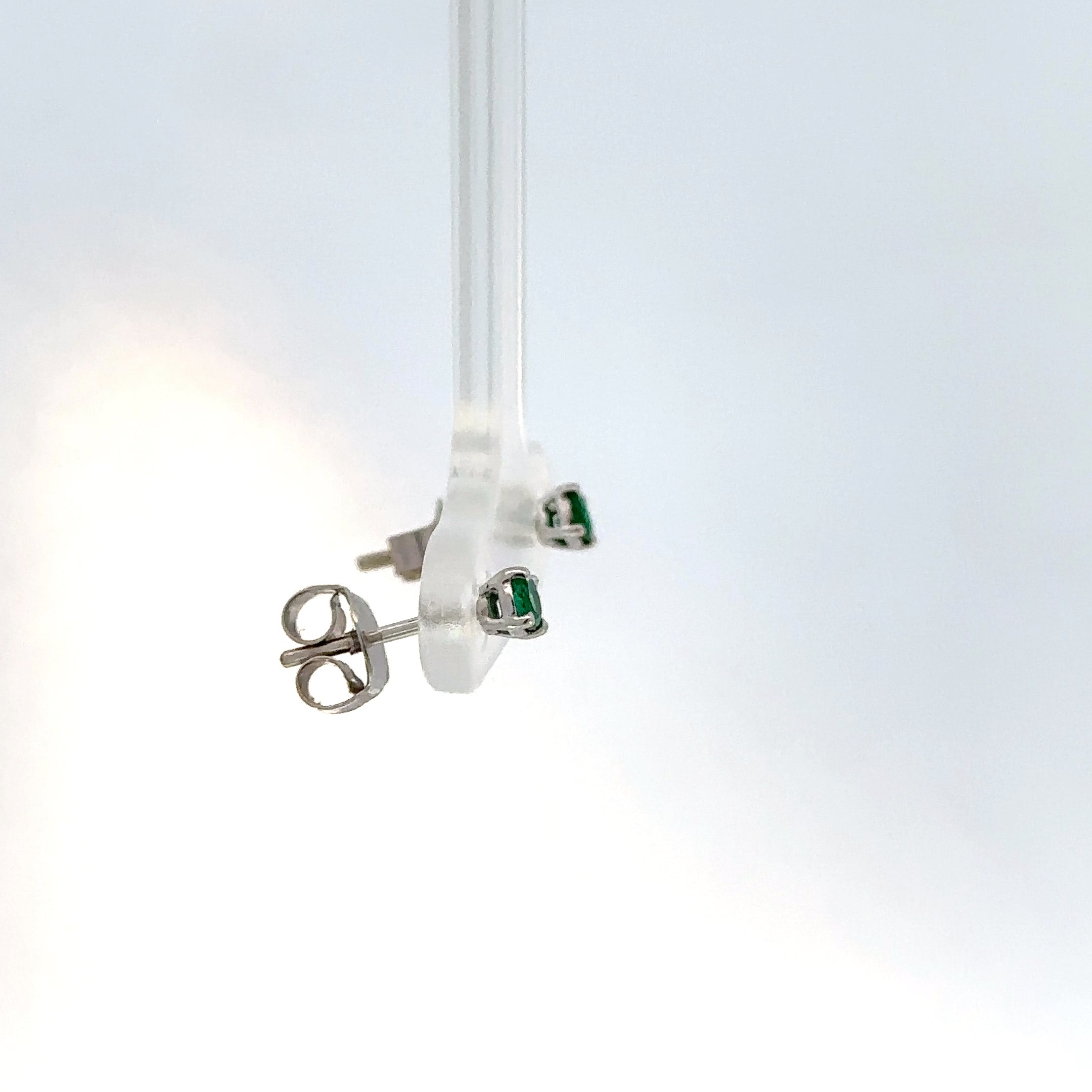 Aretes Esmeralda solitario oro blanco