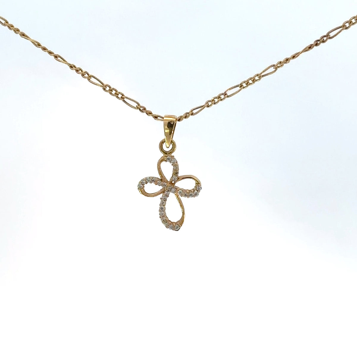 Dije Cruz silueta en Oro Amarillo y circones