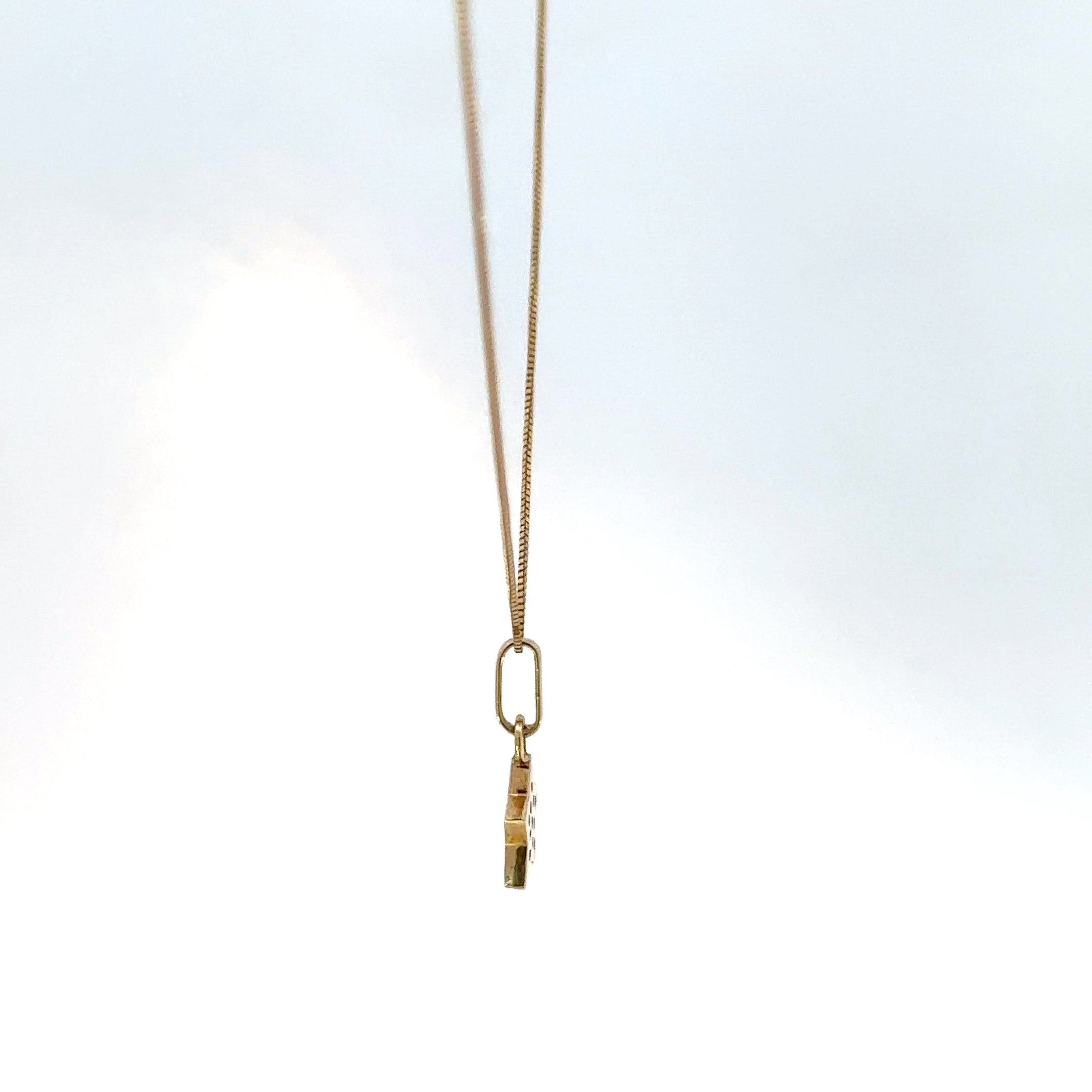 Dije de Estrella con Circones en Oro Amarillo