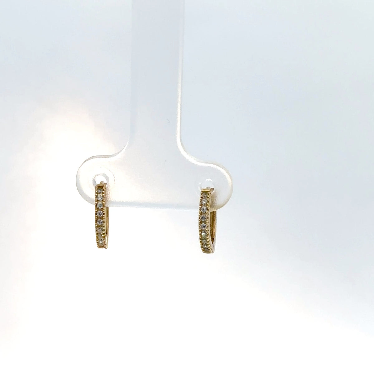 Elegantes Aretes de Oro Amarillo con circones