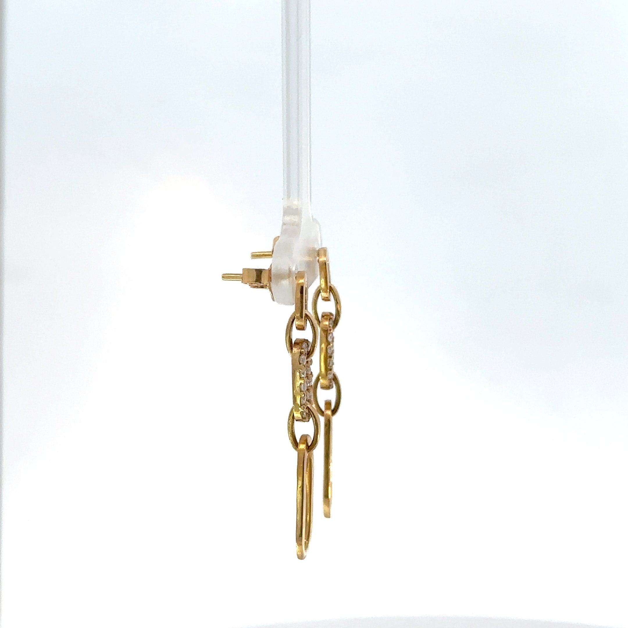 Aretes bambalinas en oro amarillo con moissanitas