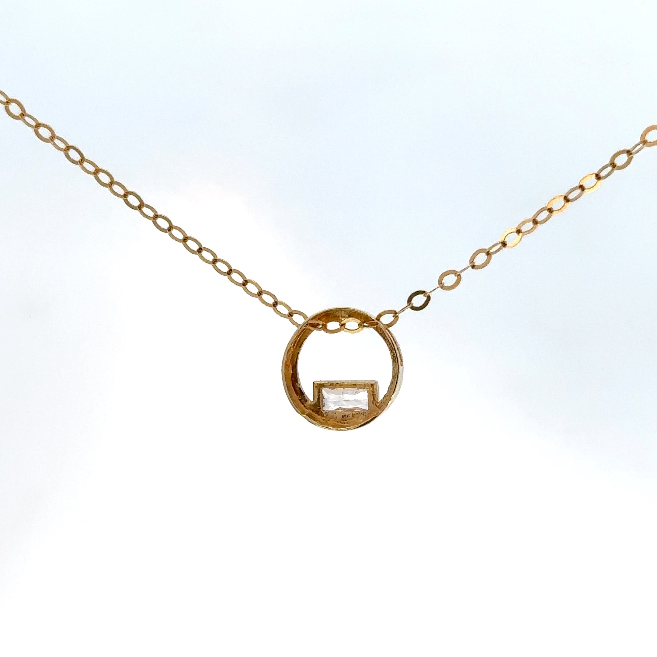 Dije Círculo Baguette con Circon