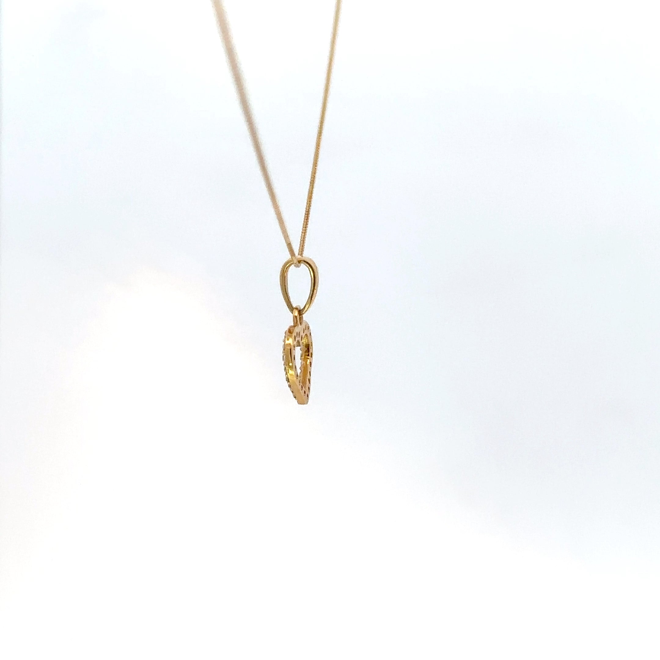 Dije de Corazón con Circones en Oro Amarillo