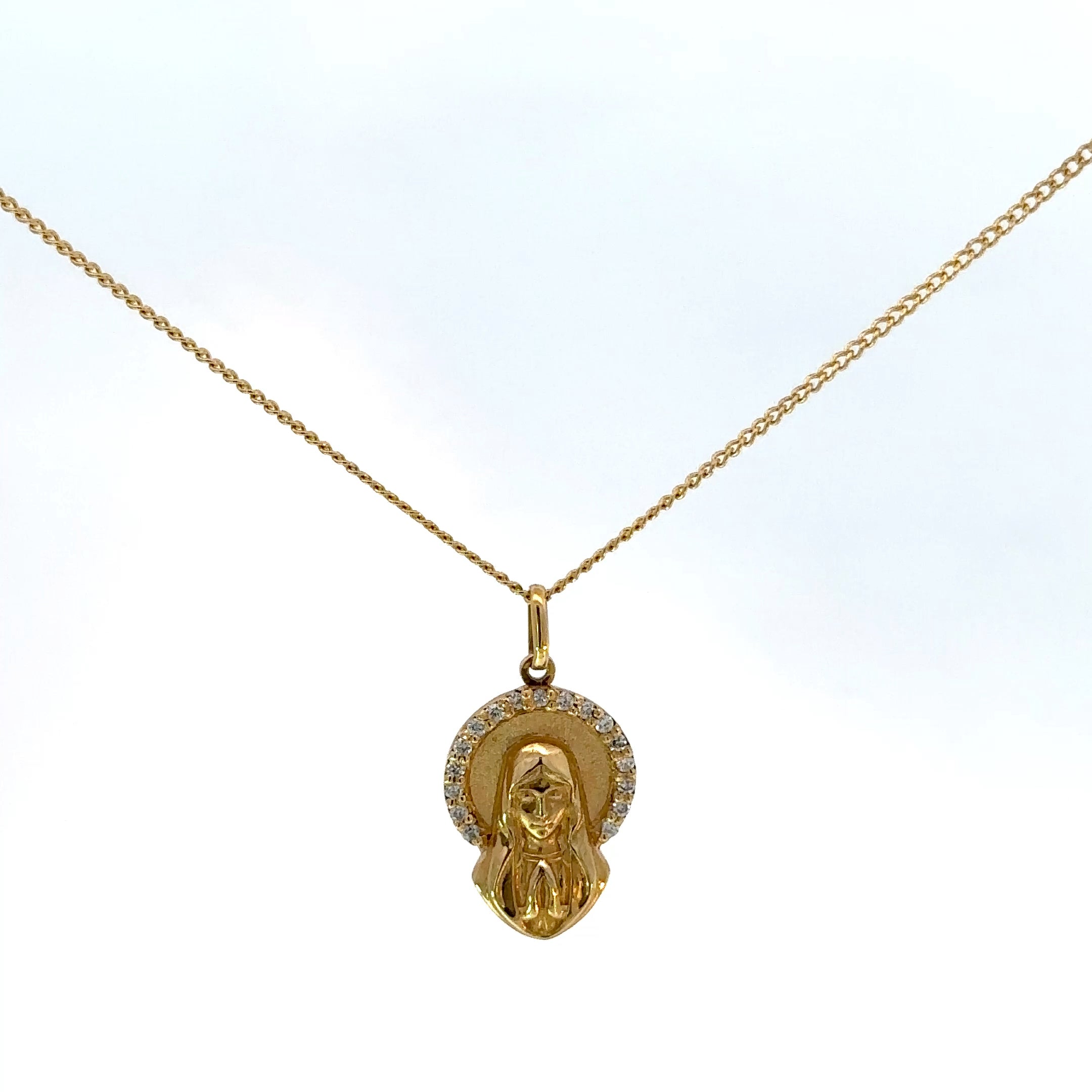 Dije Virgen en Oro Amarillo con Diamantes