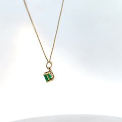 Dije Cuadrado de Esmeralda en Oro Amarillo