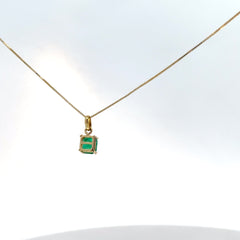 Dije Cuadrado de Esmeralda en Oro Amarillo