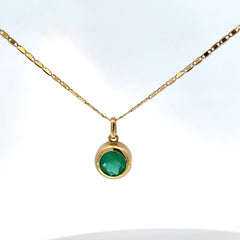 Dije de Esmeralda en Oro Amarillo