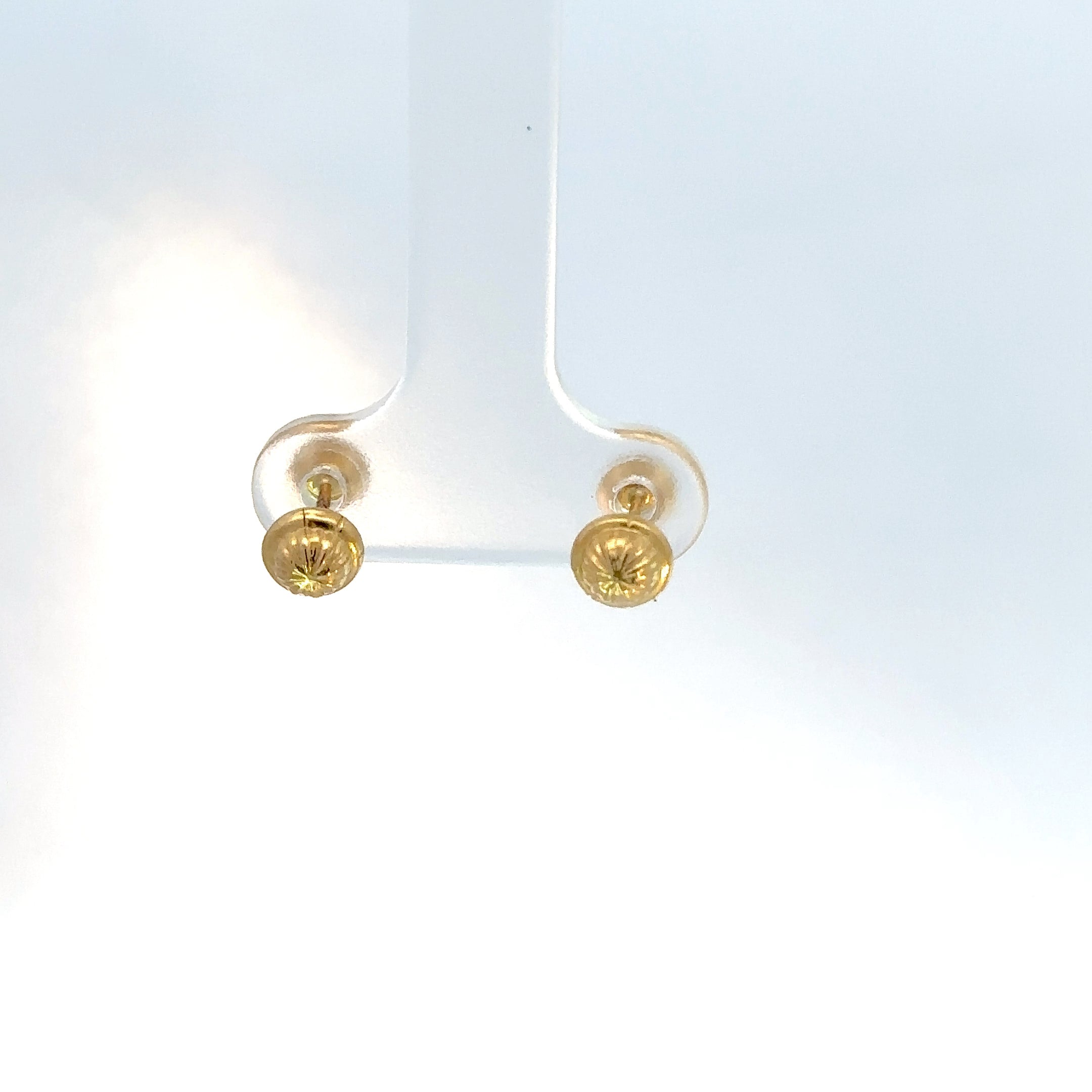 Aretes con Circones en Oro Amarillo