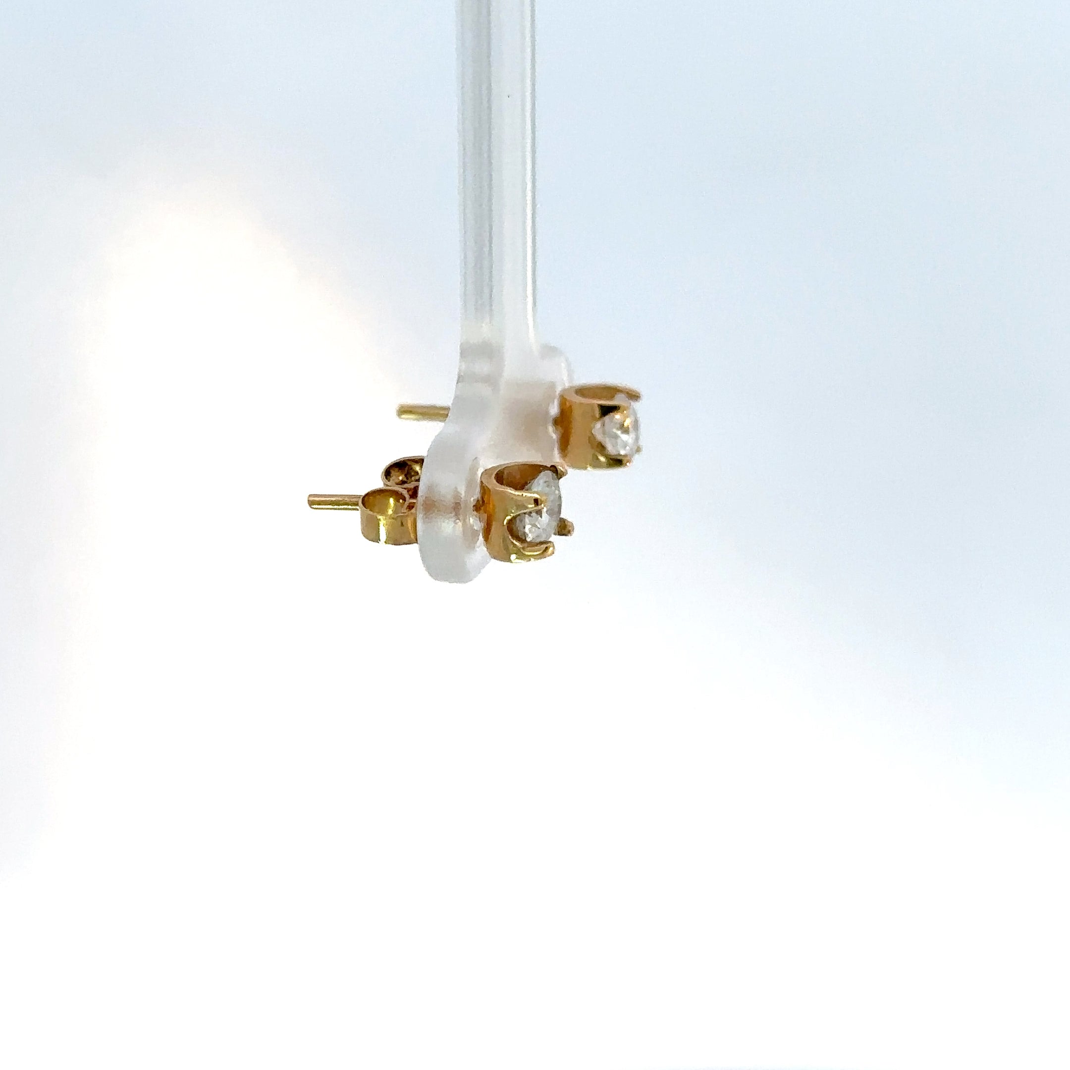 Topos oro amarillo moissanita montura U