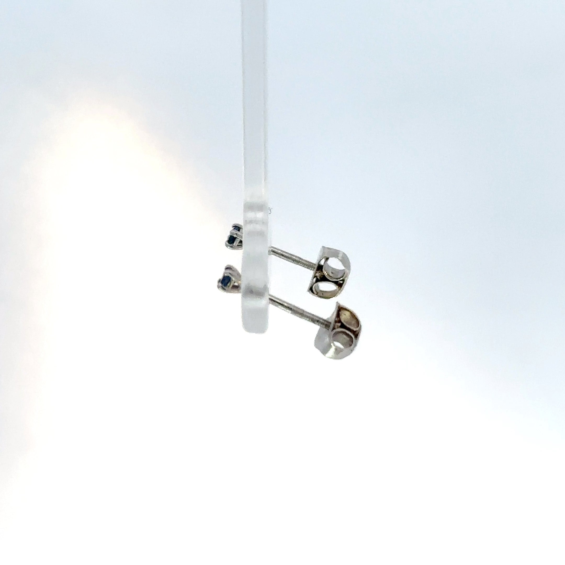 Aretes Zafiro en Oro Blanco