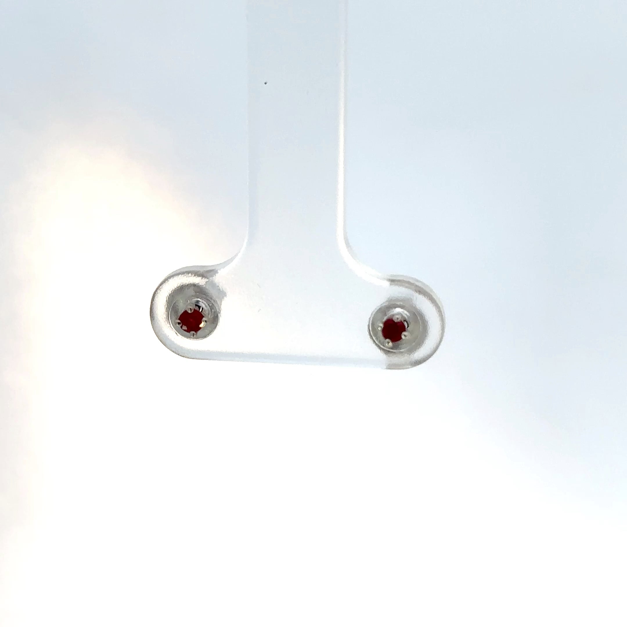 Aretes con Rubies en Oro Amarillo y Oro Blanco