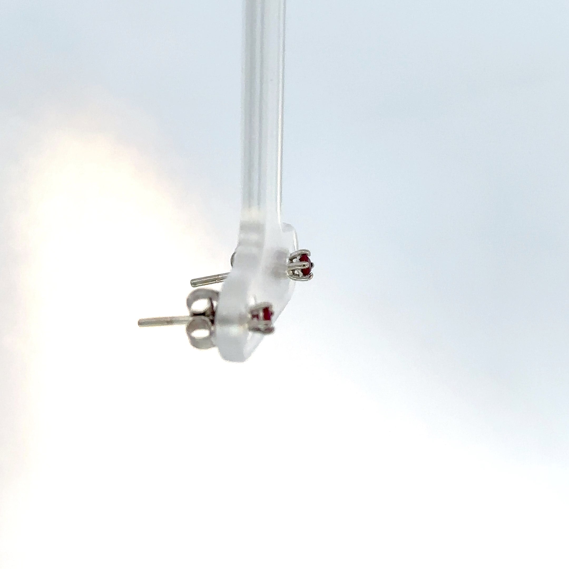 Aretes con Rubies en Oro Amarillo y Oro Blanco