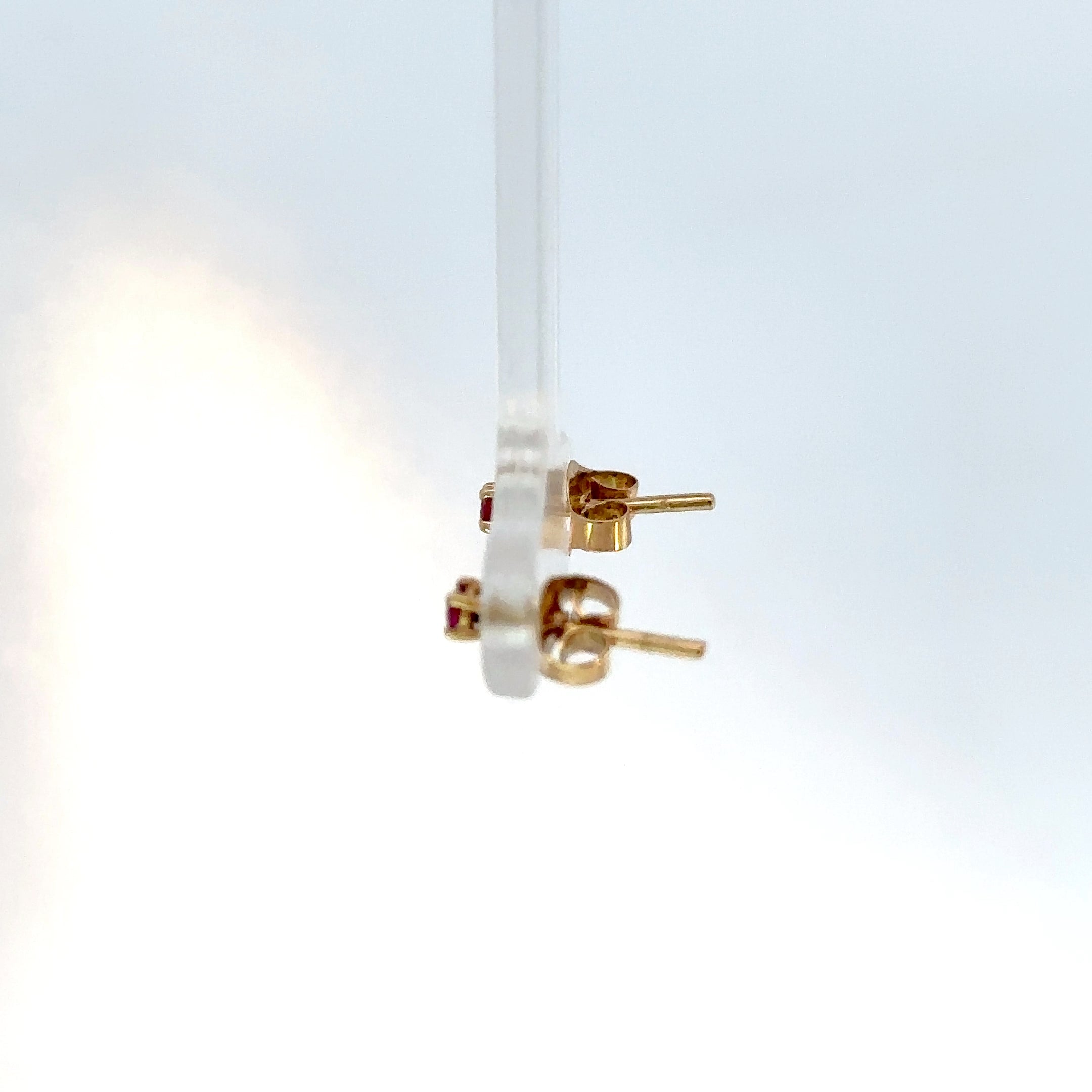 Aretes con Rubies en Oro Amarillo y Oro Blanco