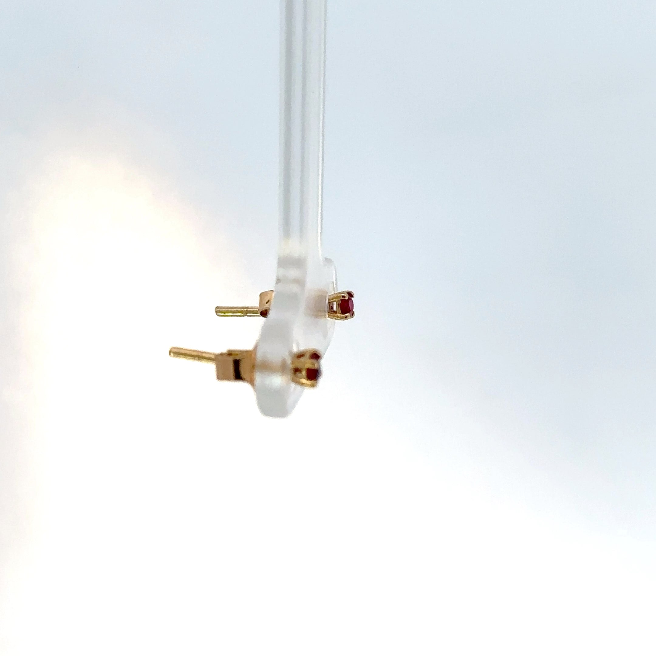 Aretes con Rubies en Oro Amarillo y Oro Blanco