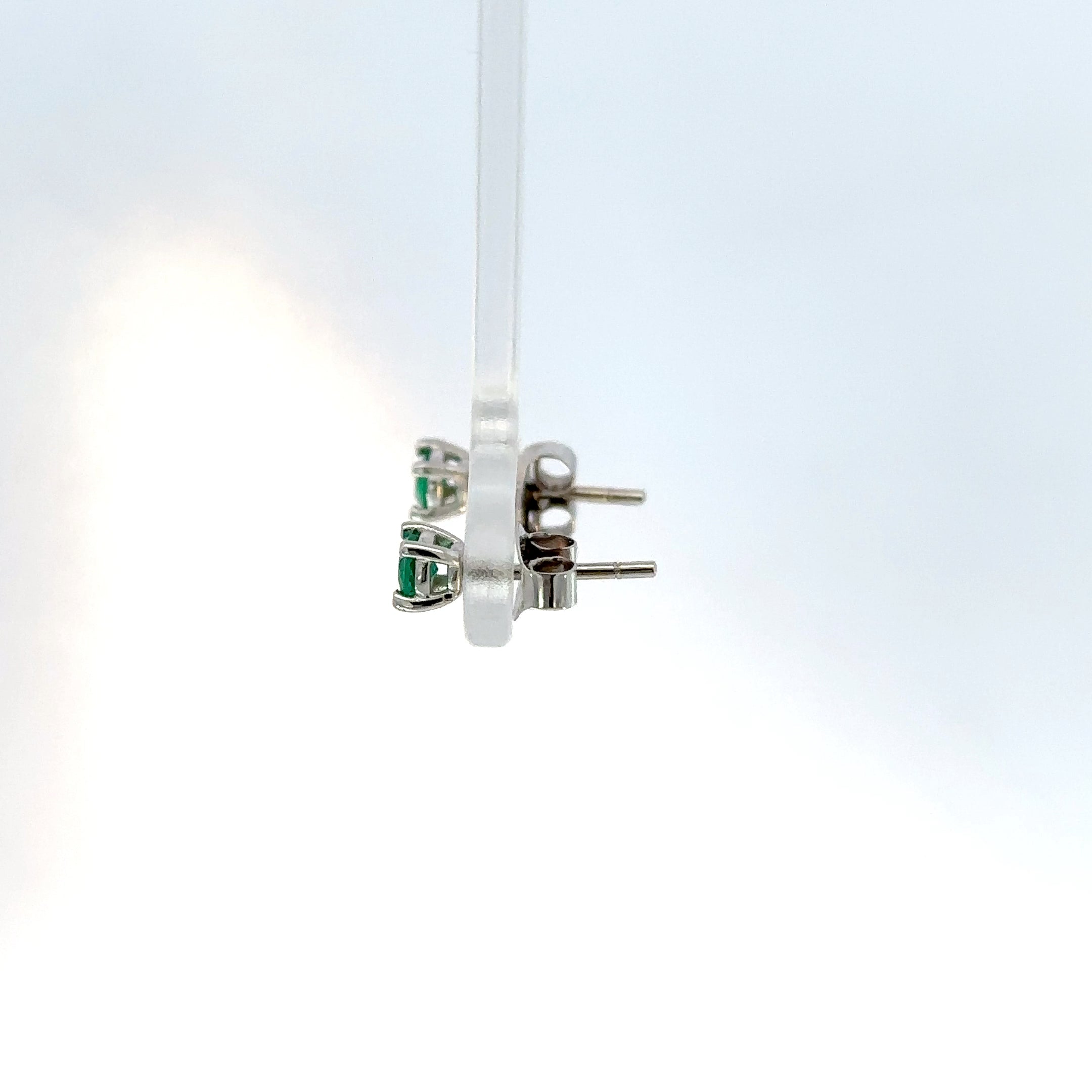 Aretes de Esmeralda en Oro Blanco