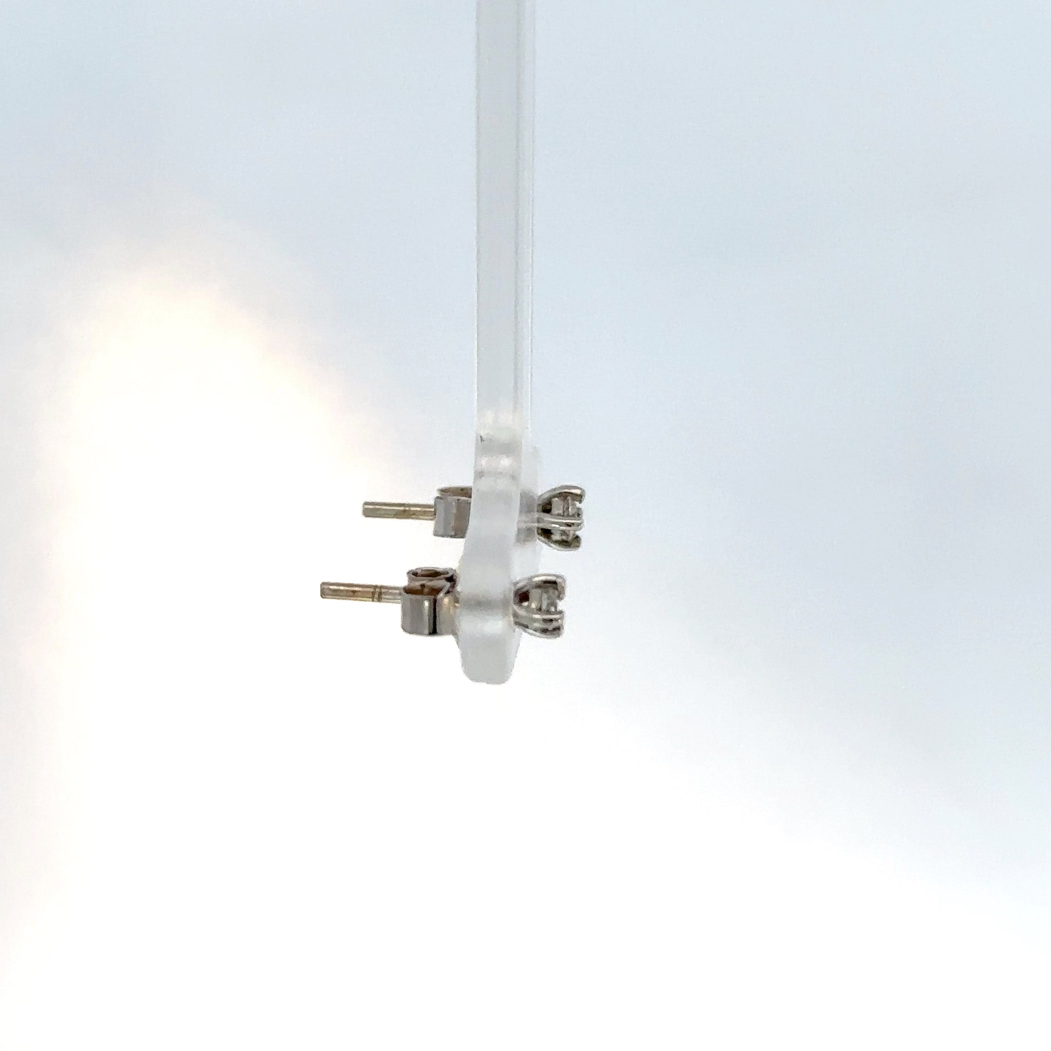 Aretes Moissanita en Oro Blanco