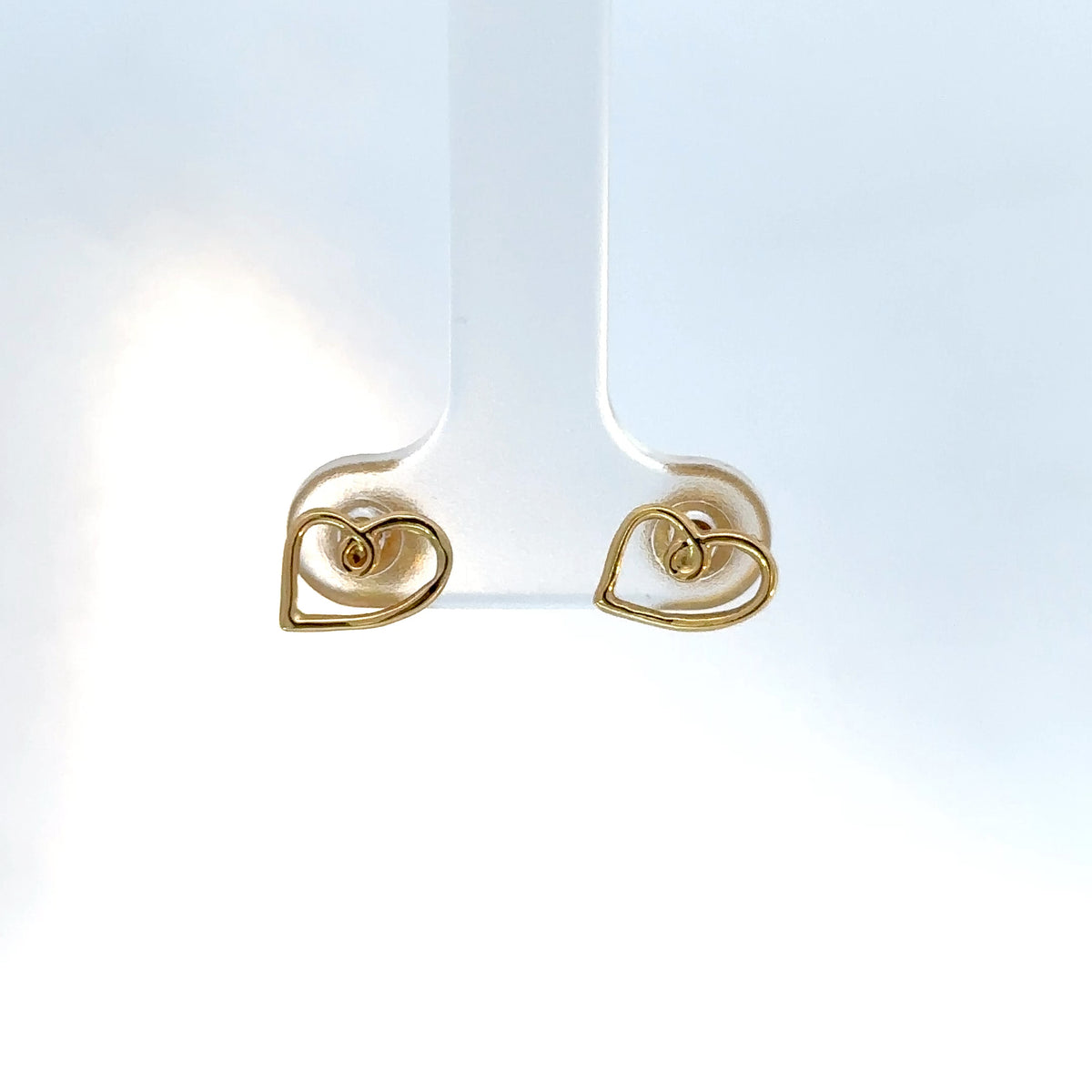 Aretes Silueta Corazón en Oro Amarillo