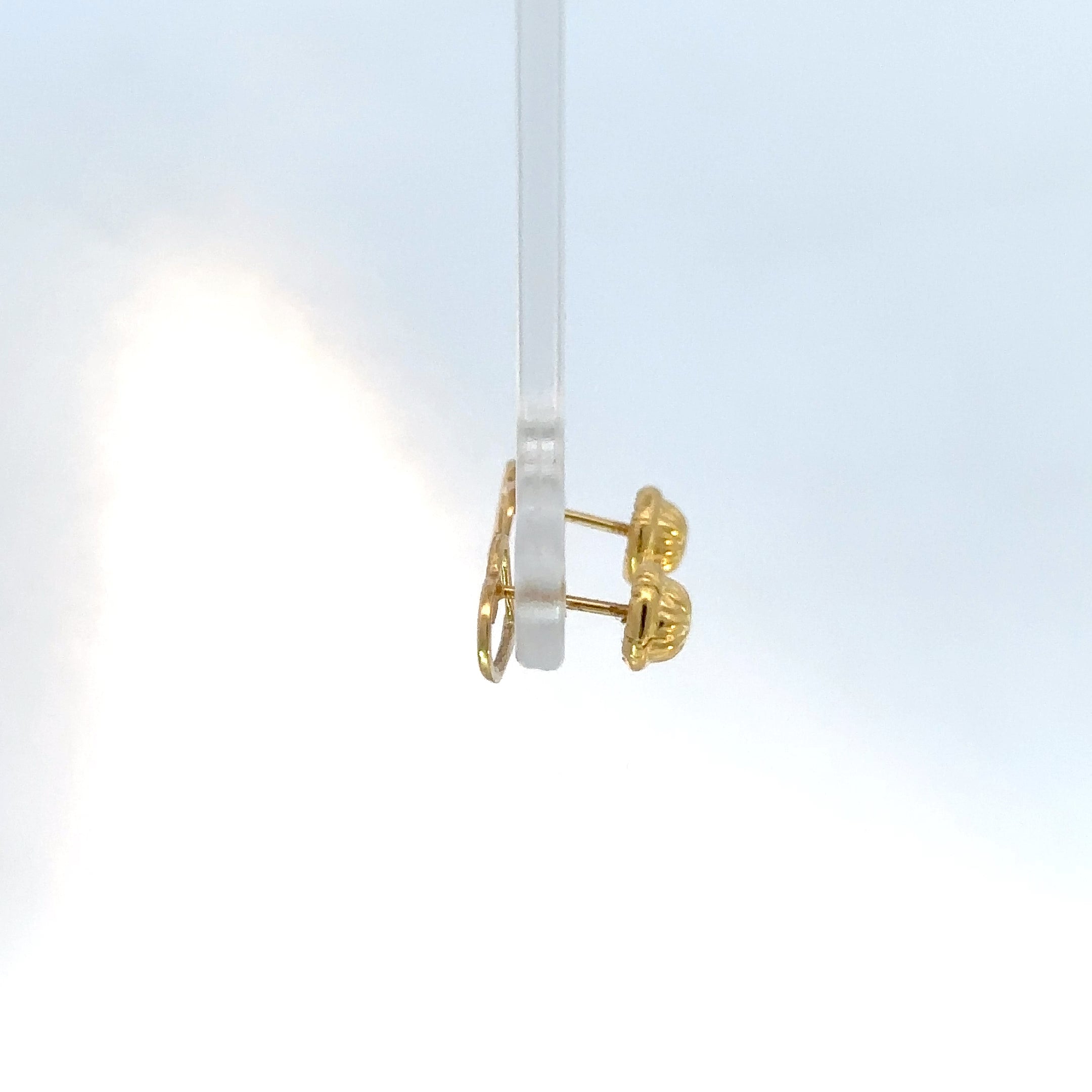 Aretes Silueta Corazón en Oro Amarillo