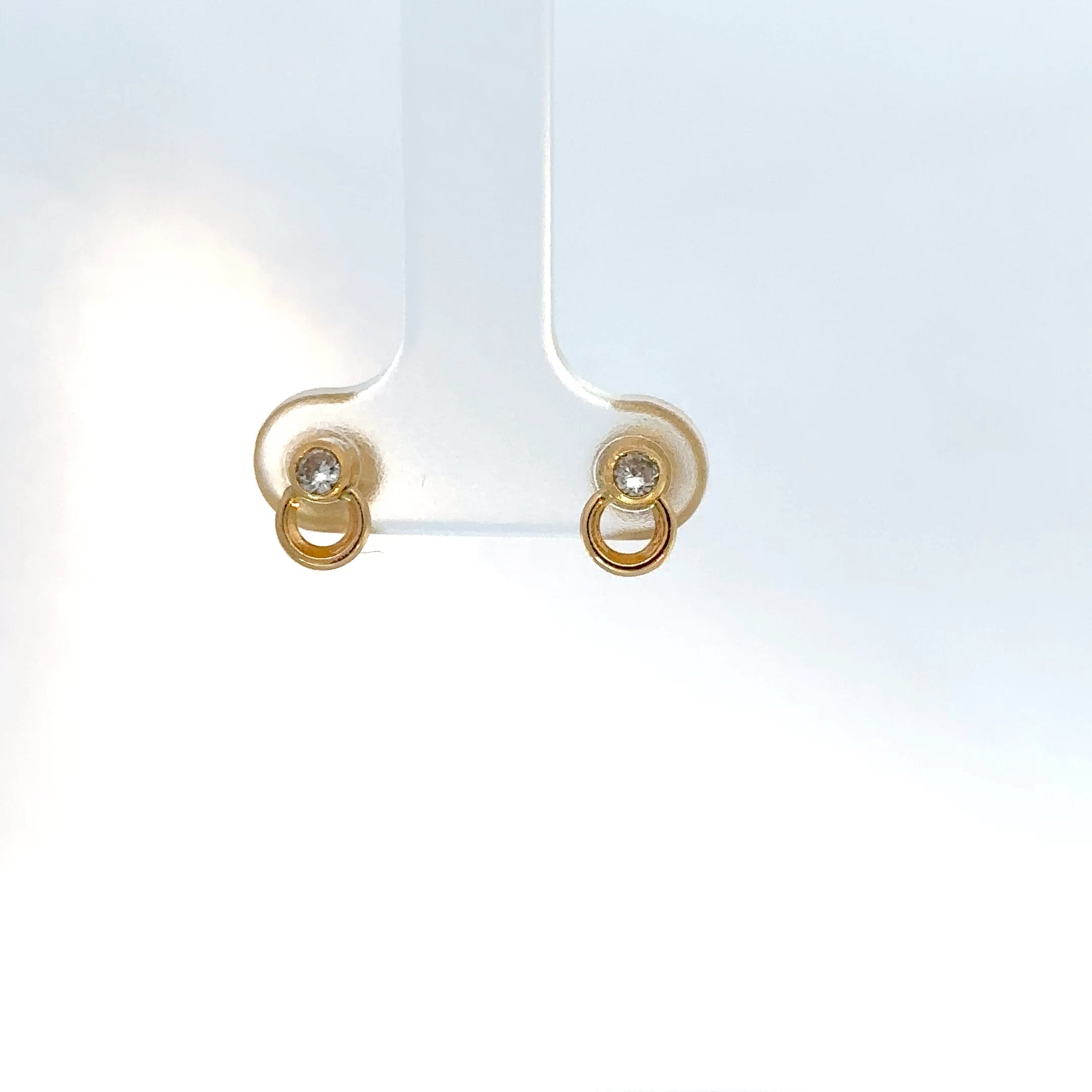 Aretes con Circones en Oro Amarillo