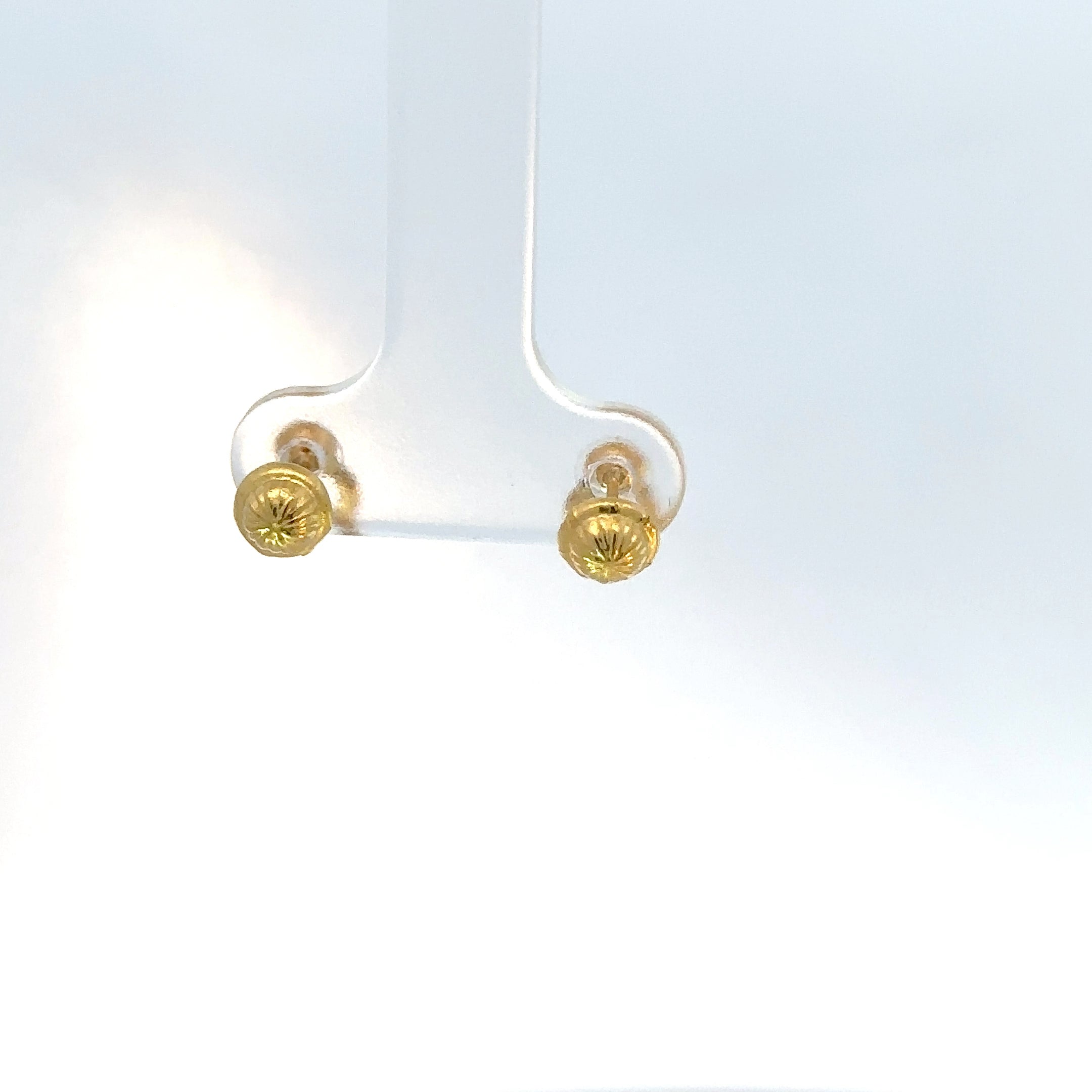 Aretes con Circones en Oro Amarillo