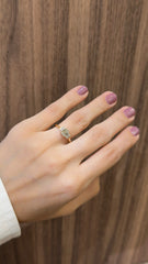 Anillo de compromiso con Diamantes de Laboratorio corte Esmeralda