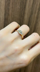 Anillo de compromiso con Diamantes de Laboratorio corte Esmeralda
