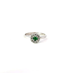 Anillo Esmeralda y Diamantes en halo - Oro blanco